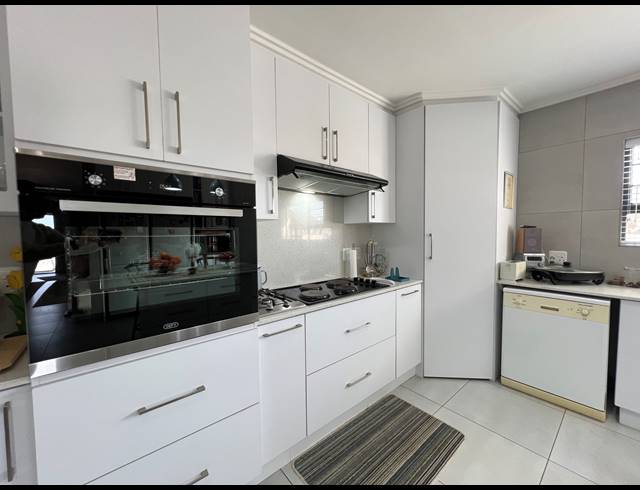 3 BEDROOM FREEHOLD FOR SALE IN JEFFREYS BAY CENTRAL